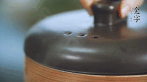 水開后轉(zhuǎn)中火蒸50-60分鐘。