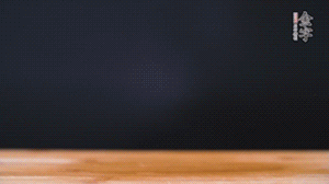 老豆腐切小塊。