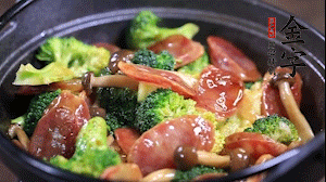 出鍋前加少許鹽、水淀粉即可。