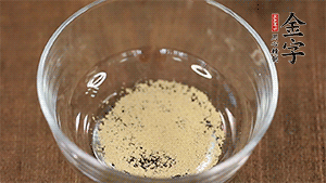 純牛奶溶解稀釋酵母。