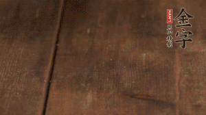 小玉米洗凈，對切。