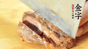 金字鹵牛肉切成小粒。