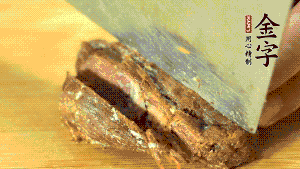 金字鹵牛肉切成牛肉粒。