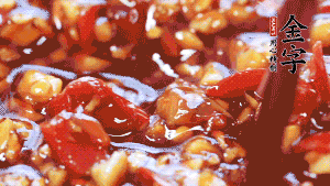 加入蒜末后攪拌均勻，讓每一種味道更加融合。(這個醬汁是不是看起來很誘人啊^_^)