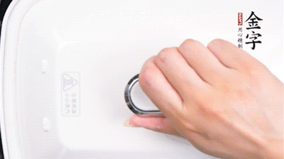 大火煮開后，再上鍋中火蒸20分鐘，出鍋后撒上蔥花。