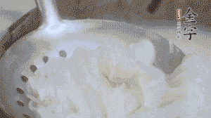 米粉煮熟過涼水備用。