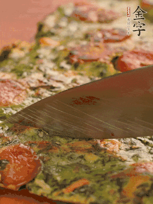 小火煎3分鐘后翻面，蓋蓋兒燜2分鐘。