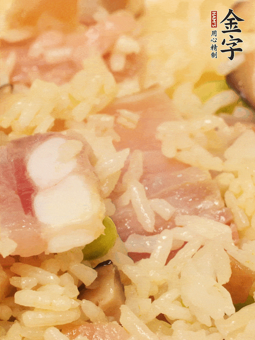 下米飯、蝦米繼續(xù)翻炒