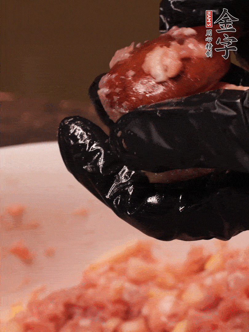 攪拌上勁，15g食用油，再攪拌一下，分成30g小圓球，冰凍1小時(shí)