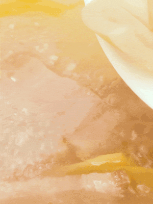 金字咸肉、火腿、春筍 通通放入鍋中小煮30分鐘