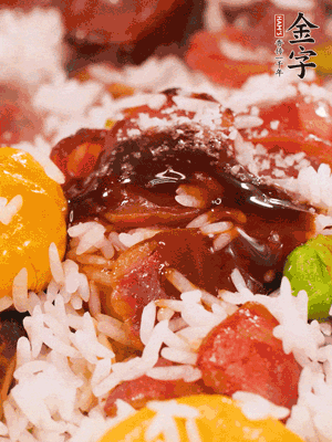 調(diào)醬汁，把蠔油：生抽：老抽：香油按1:2:1:0.5的比例。