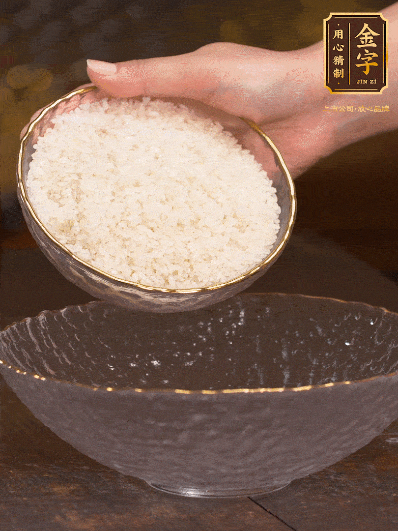 大米洗凈，浸泡1小時(shí)