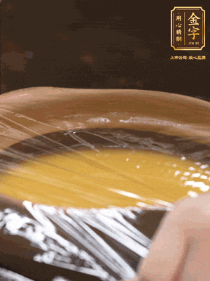 蓋上砂鍋蓋或者保鮮膜，放入蒸鍋，大火蒸15分鐘