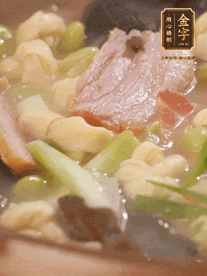 最后加一點(diǎn)蠔油、雞精調(diào)味