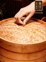 麻辣香腸蒸10分鐘，切成片，蒜苗切斜段，姜蒜干辣椒小米椒切碎