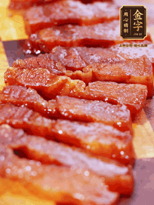 金字醬油肉煮熟，切片