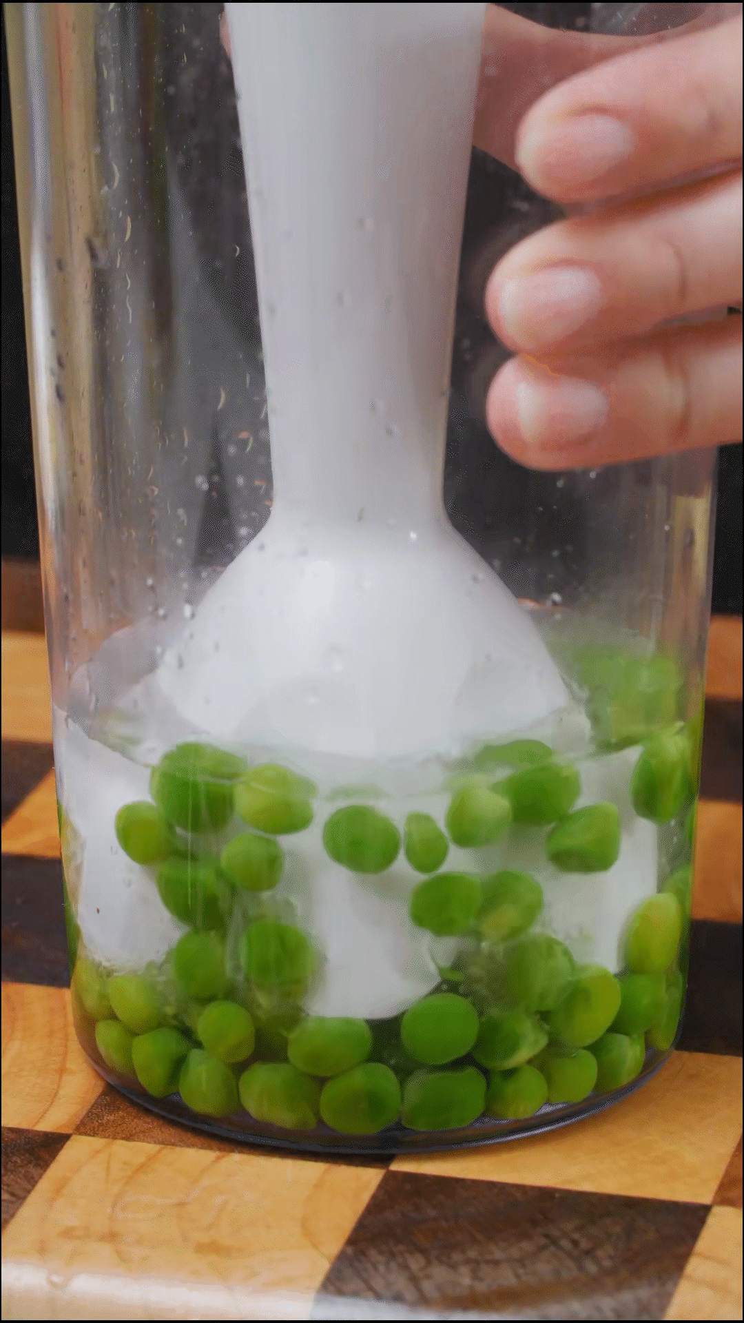 水開后放入玉米筍、豌豆斷生
