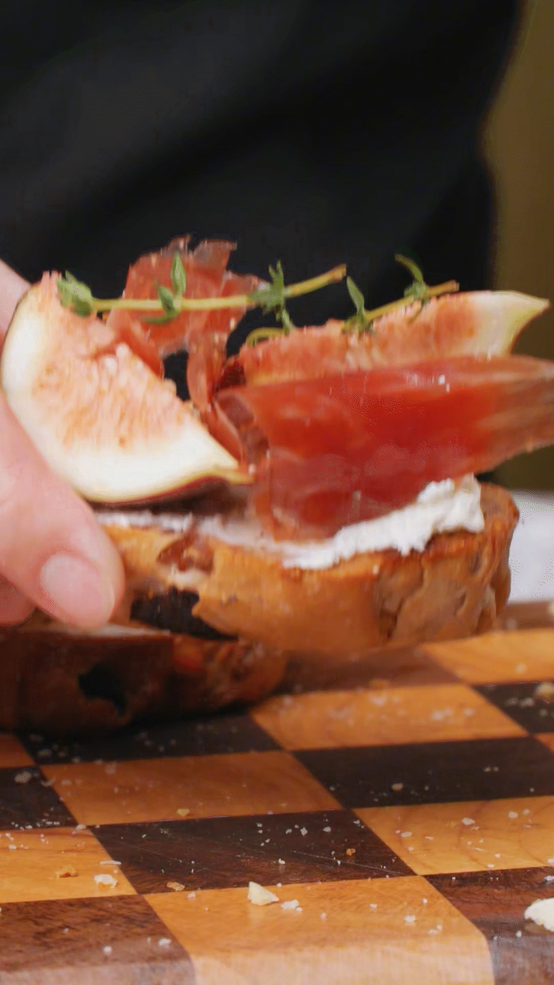 歐包切片，烤箱180°復(fù)烤10分鐘
