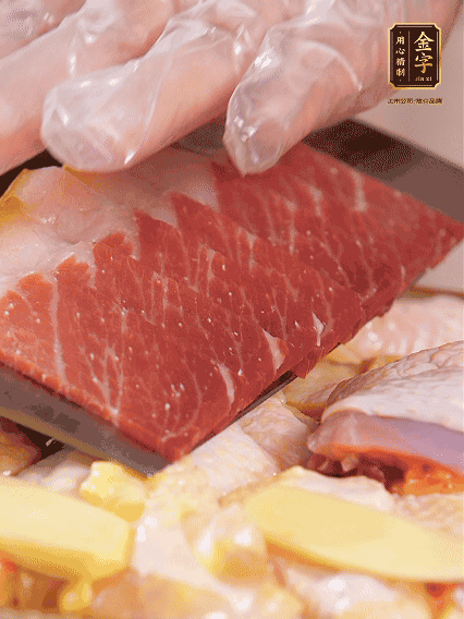 碼上金字火腿片，上鍋蒸足40分鐘